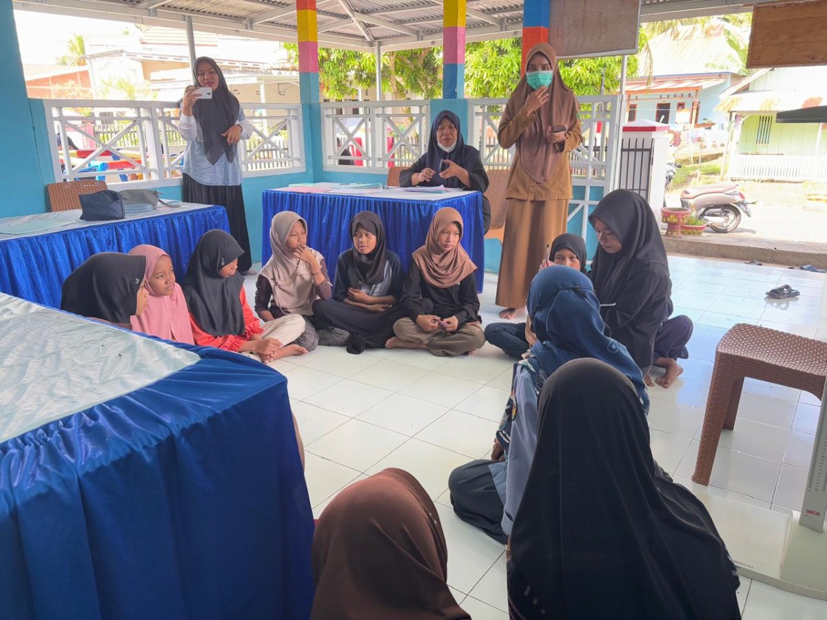 Pemberian tablet tambah darah bagi remaja putri dan ibu hamil