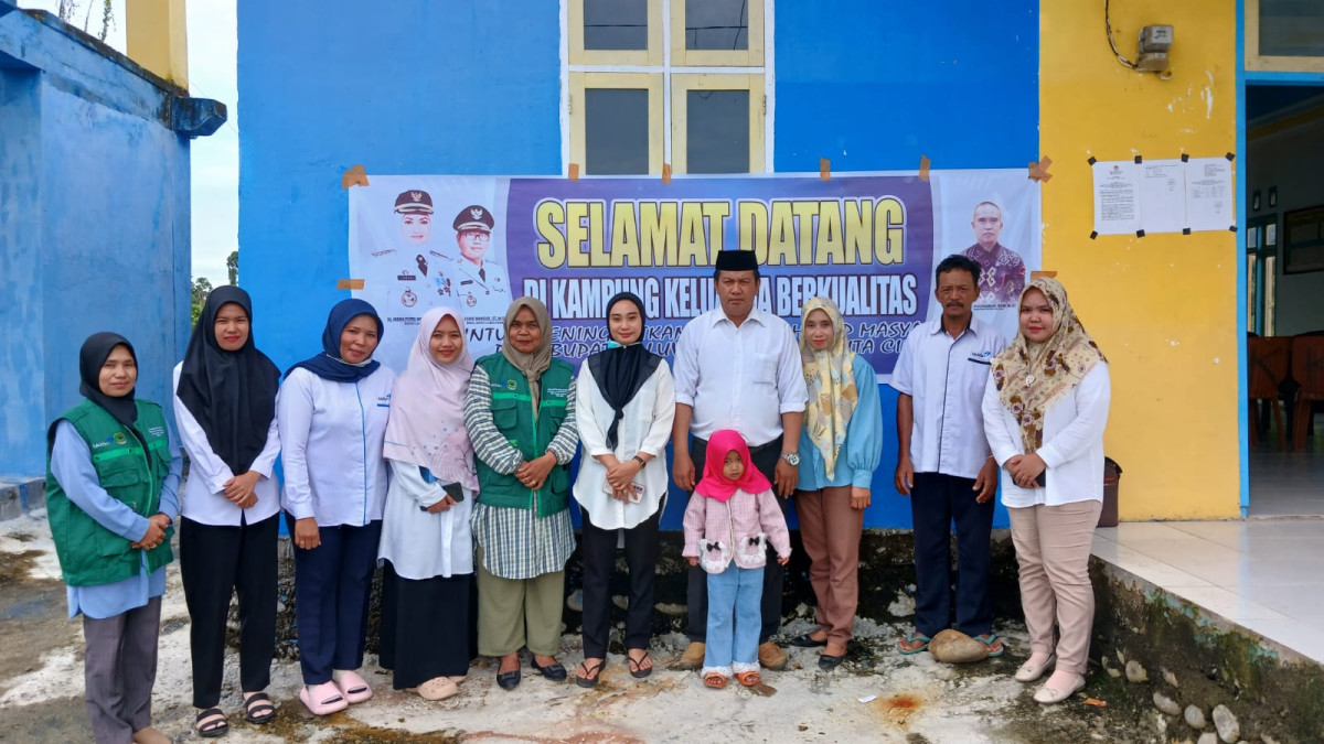 FOTO BERSAMA DENGAN TPK, PPKBD, SUB-PPKBD DAN APARAT DESA TOKKE