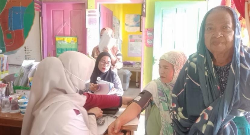 KEGIATAN POSYANDU LANSIA DESA TOKKE