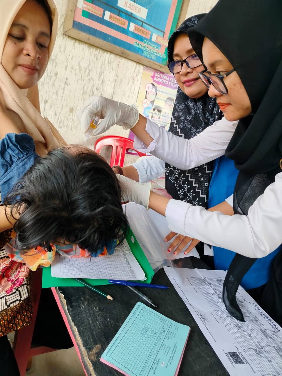 pemberian tetes vaksin polio