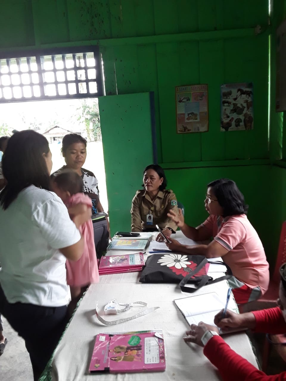 Pendampingan ibu/keluarga balita meliputi pemenuhan gizi