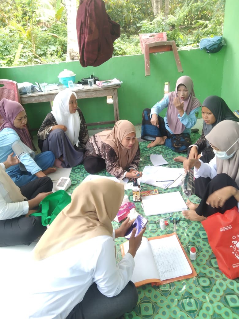 Melakukan pembinaan posyandu