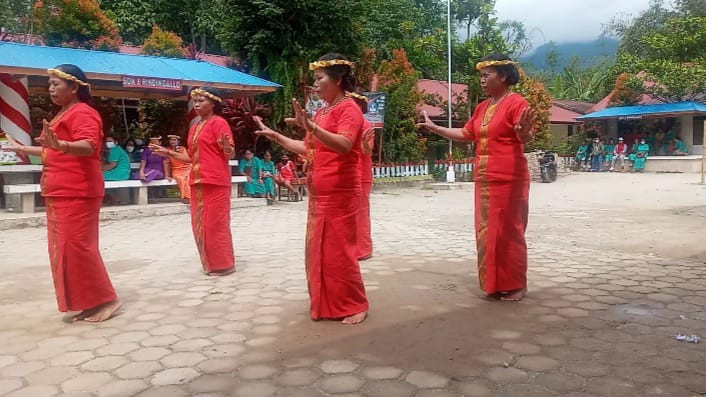 Melestarikan Tarian Pa'gellu'
