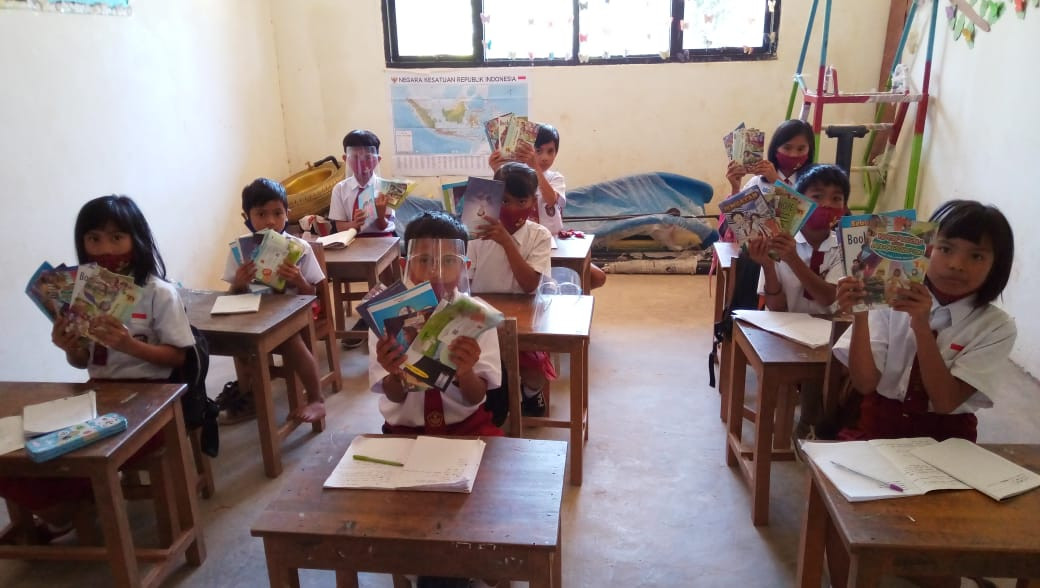 Pembagian buku cerita