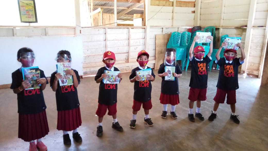 pembagian buku cerita