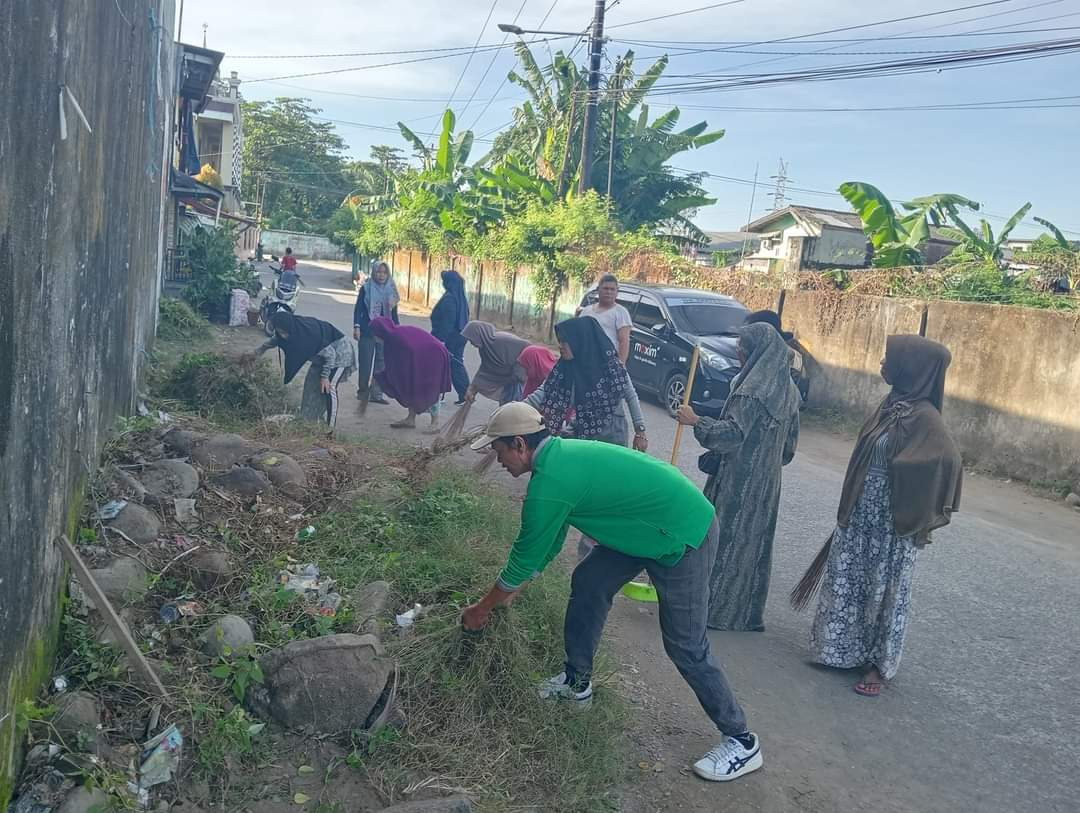 Kerja Bakti di RW. 04