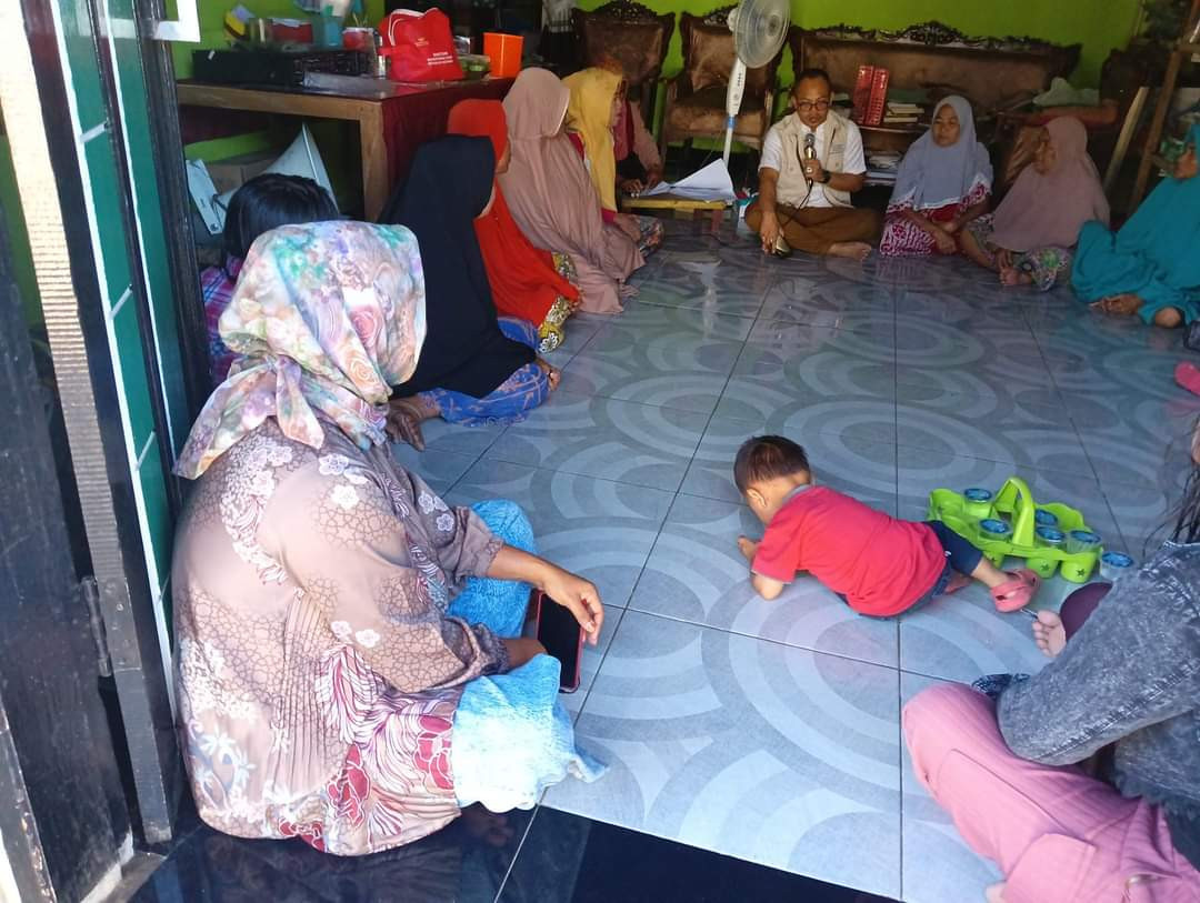 Pemberian program keluarga harapan kepada PUS dengan status miskin dan penyadang masalah kesejahteraan sosial