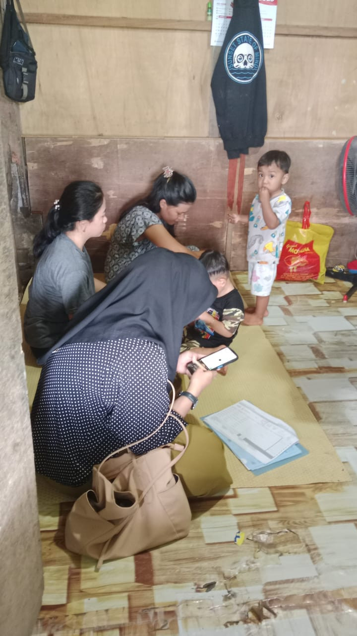 kunjungan kerumah warga yang belum ada Akte lahir anaknya