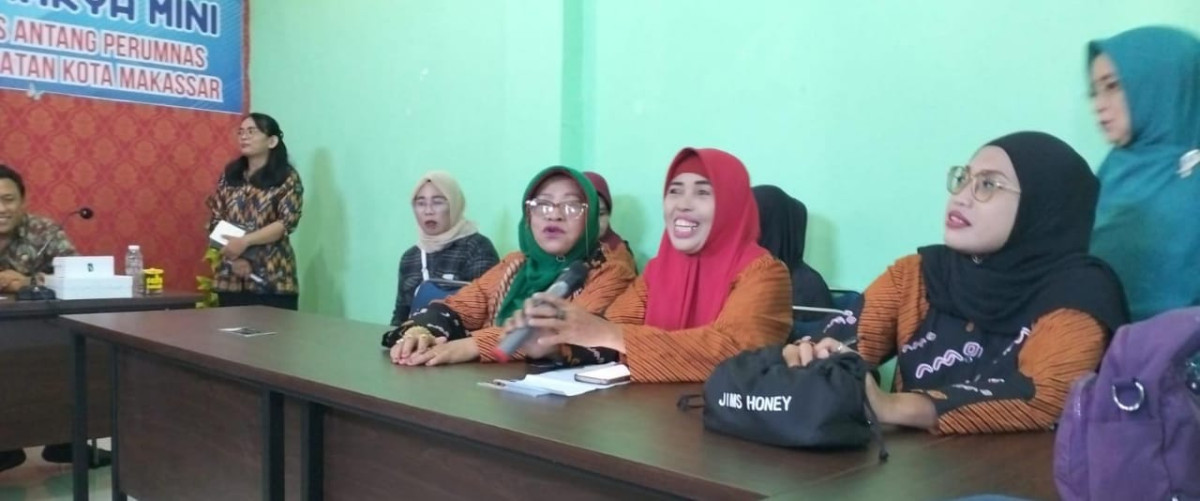 Mendengarkan  materi