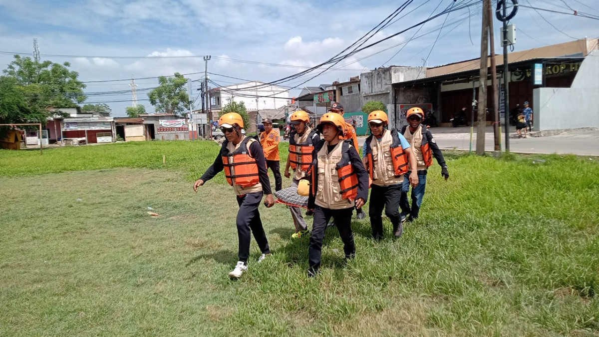 Mengikuti pertemuan kampung siaga bencana