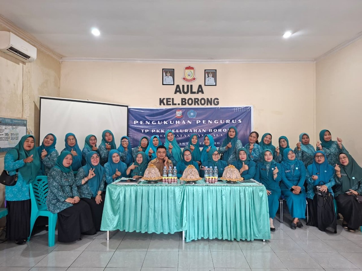 Pengukuhan Pengurus PKK Kelurahan Borong