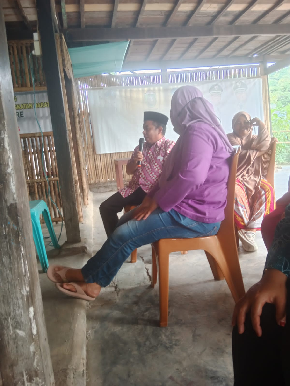 Rapat Koordinasi di Sekretariat Kamp. KB bersama Lurah, Tim Penyuluh KB, TP PKK, dan Pengurus Kampung KB "Geddongnge"