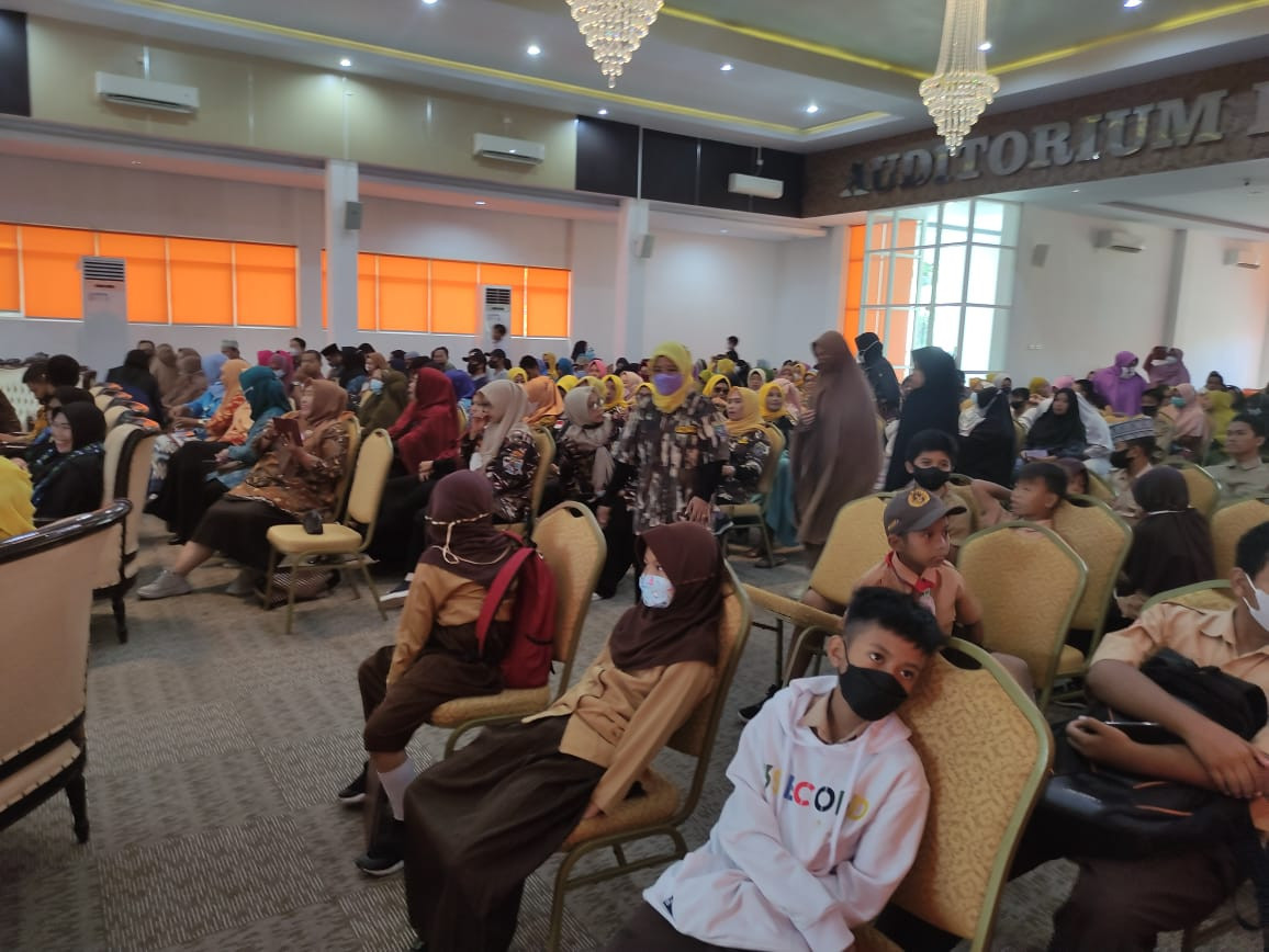 Sarasehan Qurban 1443 H di Auditorium BJ. Habibie Rujab Walikota Parepare yang dihadiri oleh LAZISMU, TP PKK, Kader Kamp. KB, Lembaga Pendidikan, dan elemen keagamaan