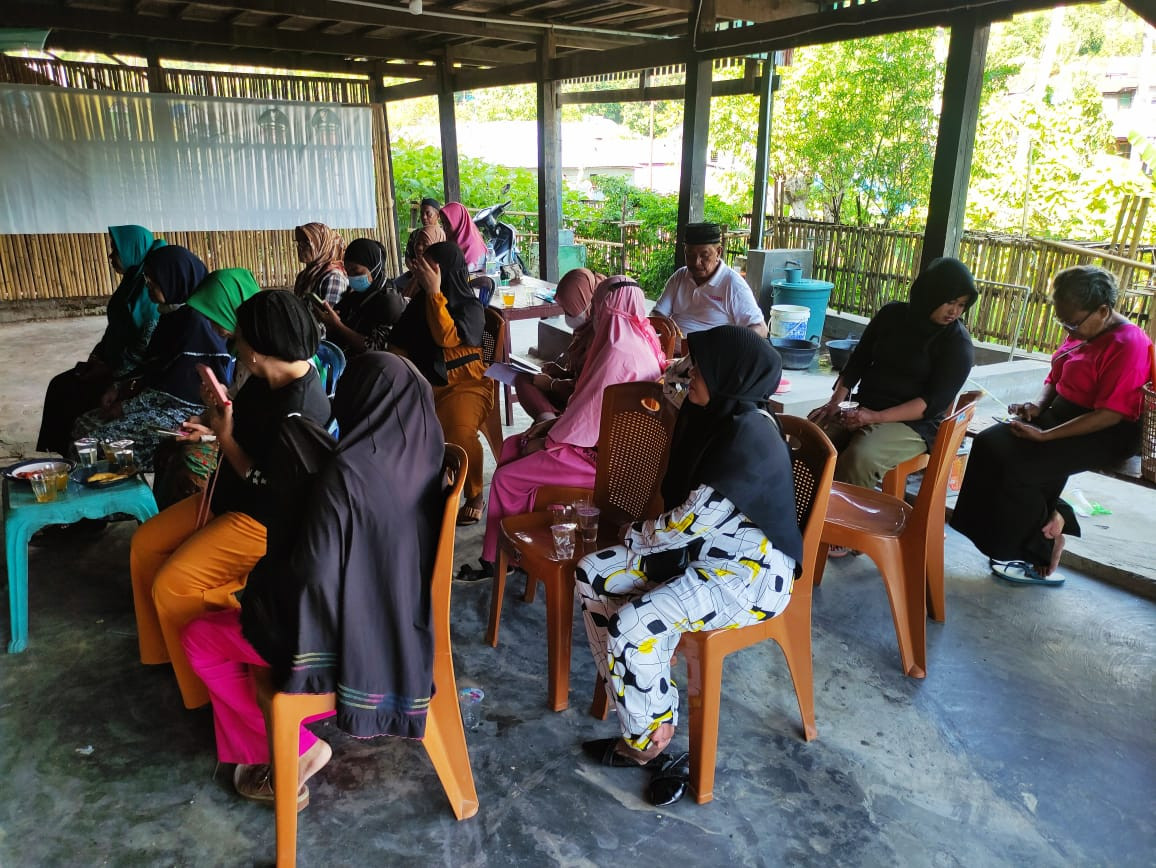 Rapat Koordinasi di Sekretariat Kamp. KB bersama Lurah, LPMK, TP PKK, Bidan Kelurahan dan Pengurus Kampung KB "Geddongnge"