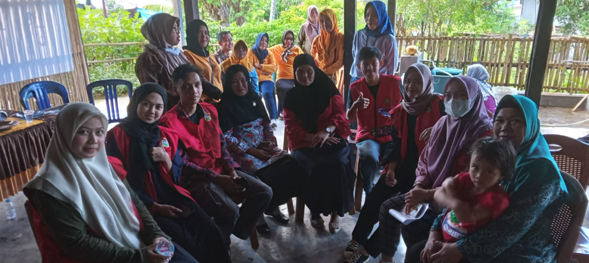 Rapat Koordinasi di Sekretariat Kamp. KB bersama Camat, Lurah, Tim Penyuluh KB, TP PKK, Babinkamtibmas, dan Pengurus Kampung KB "Geddongnge" serta Mahasiswa KKN UNHAS