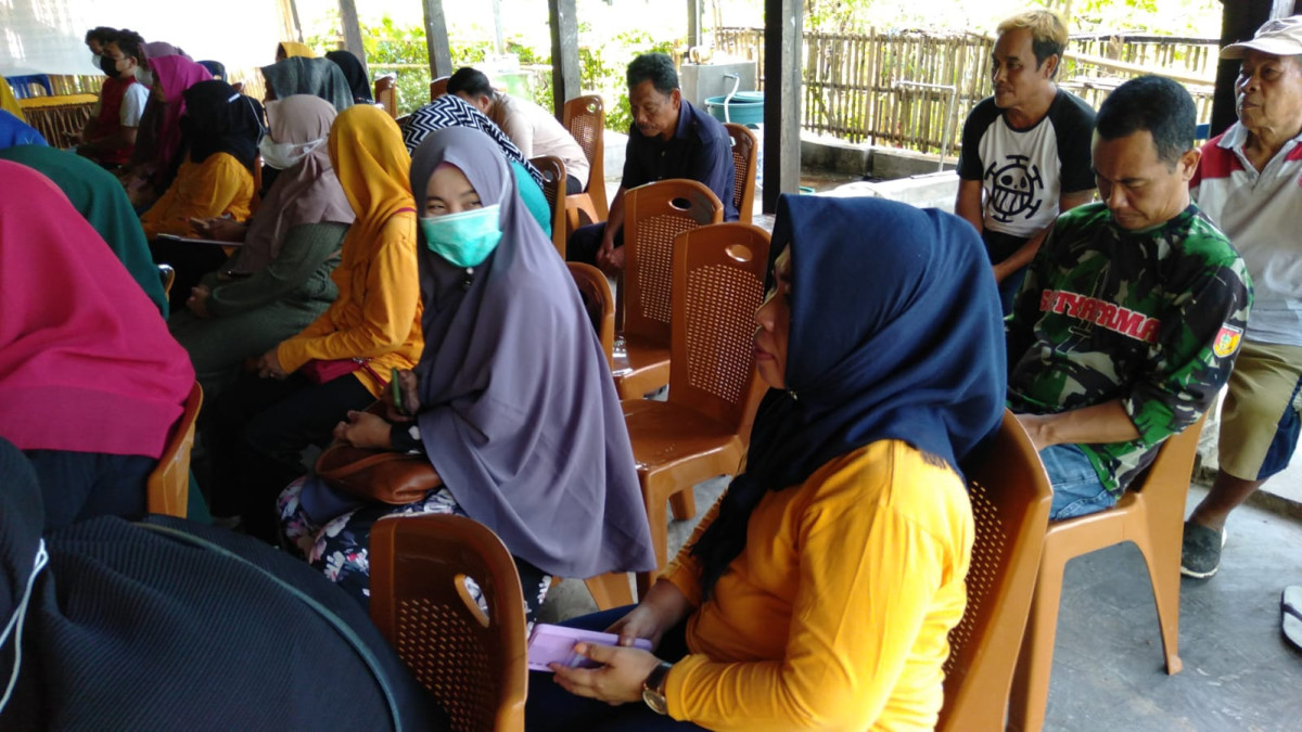 Rapat Koordinasi di Sekretariat Kamp. KB bersama Camat, Lurah, Tim Penyuluh KB, TP PKK, Babinkamtibmas, dan Pengurus Kampung KB "Geddongnge" serta Mahasiswa KKN UNHAS