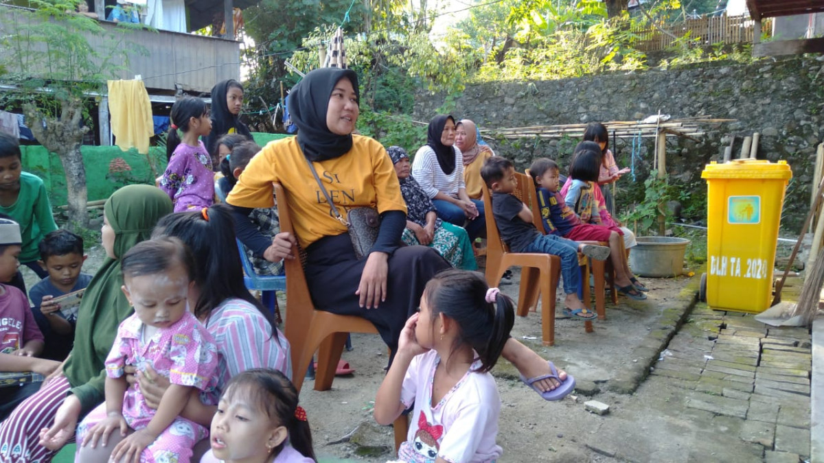 Melaksanakan Lomba HUT RI ke-77 yang dilaksanakan oleh MT Anna-Dzafah, pihak kelurahan, dan Pengurus Kamp. KB "Geddongnge"