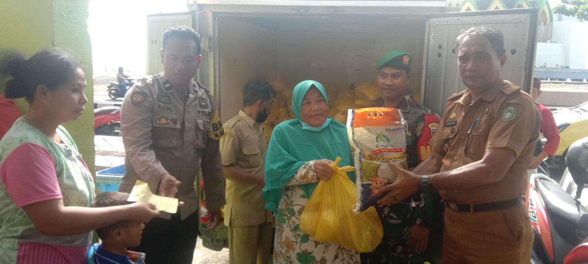 Monitoring Pembagian Sembako kepada Warga