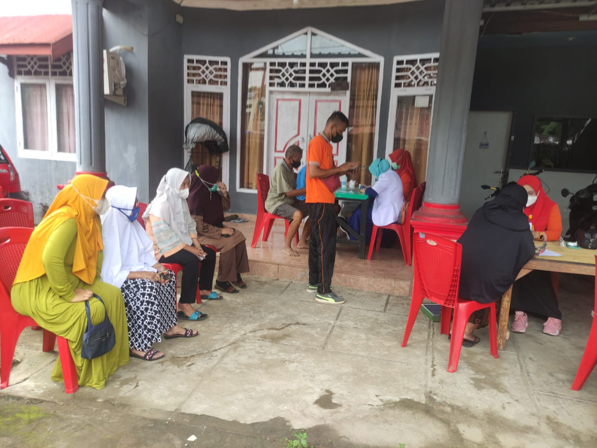 Kegiatan Call Centre 112 di Jln. Pinisi RT 04 RW 03 yang dihadiri oleh Pihak Puskesmas Lumpue, Tim PKK kel. Cappa Galung, Kader Posyandu dan Pengurus Kamp. KB "Geddongnge"