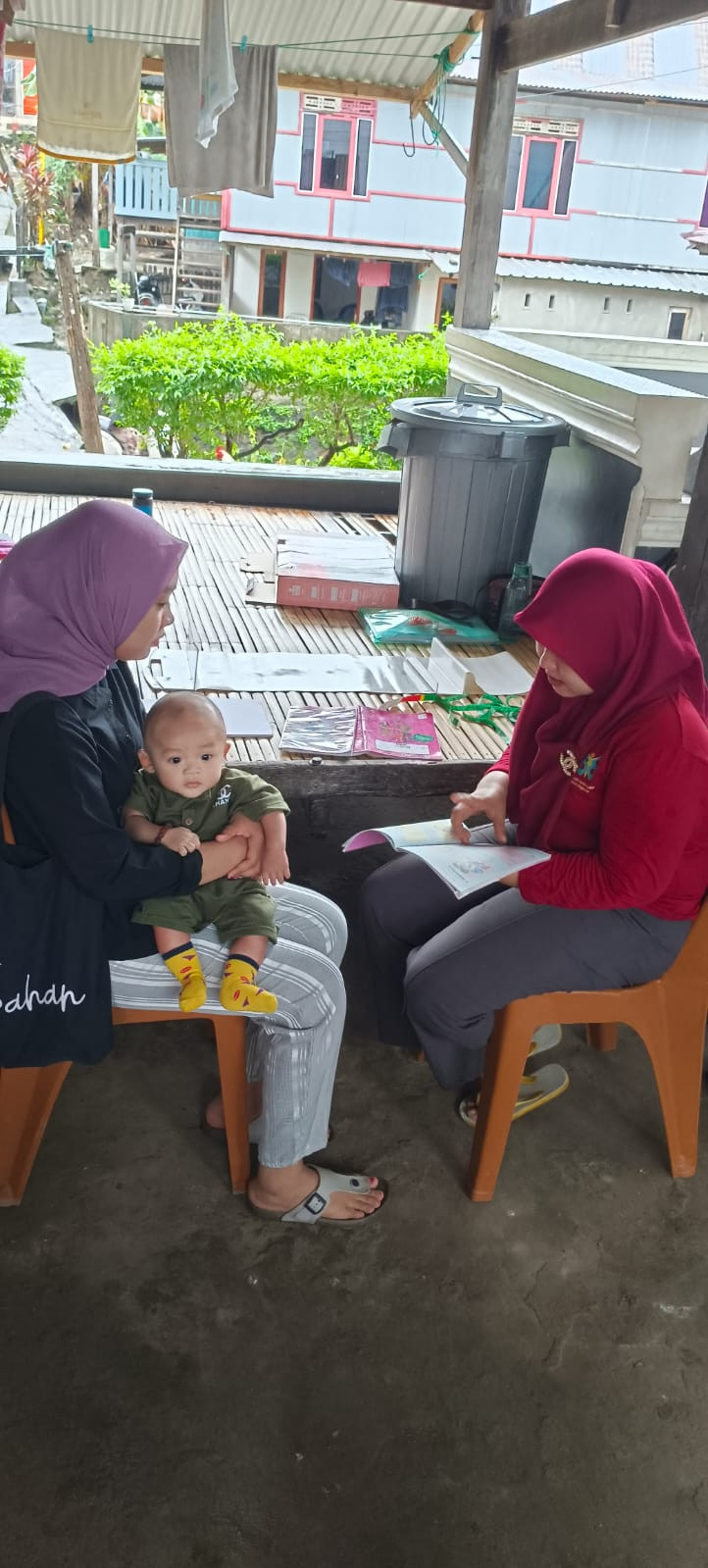 Kegiatan Posyandu di Jln. Bau Massepe RT 03 RW 01 (Posyandu Cenderawasih 1&2) dihadiri oleh warga RT 03 RW 01, Tenaga Medis Puskesmas Lumpue, Kader Posyandu Cenderawasih 1&2, kader Tim Pengerak PKK Cappa Galung, pengurus Kampung KB dan FKS Cappa Galung