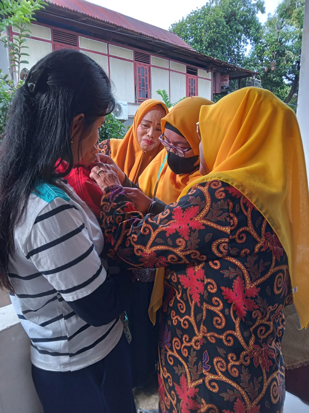 Kegiatan Posyandu di Jln. Pinisi RT 03 RW 03 dihadiri oleh warga, Tenaga Medis Puskesmas Lumpue, Kader Posyandu Cenderawasih 05, kader Tim Pengerak PKK Cappa Galung, pengurus Kampung KB dan FKS Cappa Galung