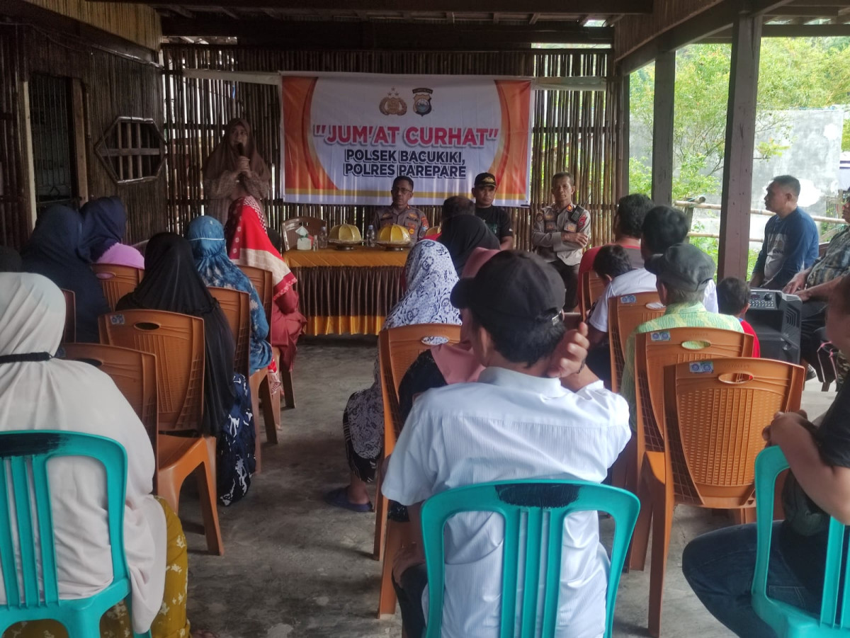 Edukasi dan Sosialisasi Curhat Jum'at oleh Polres Parepare, Camat Bacukiki Barat, Lurah Cappa Galung, Babinkamtibmas, Babinsa, Ketua LPMK, Ketua Karang Taruna dan Pengurus Kamp. KB "Geddongnge"