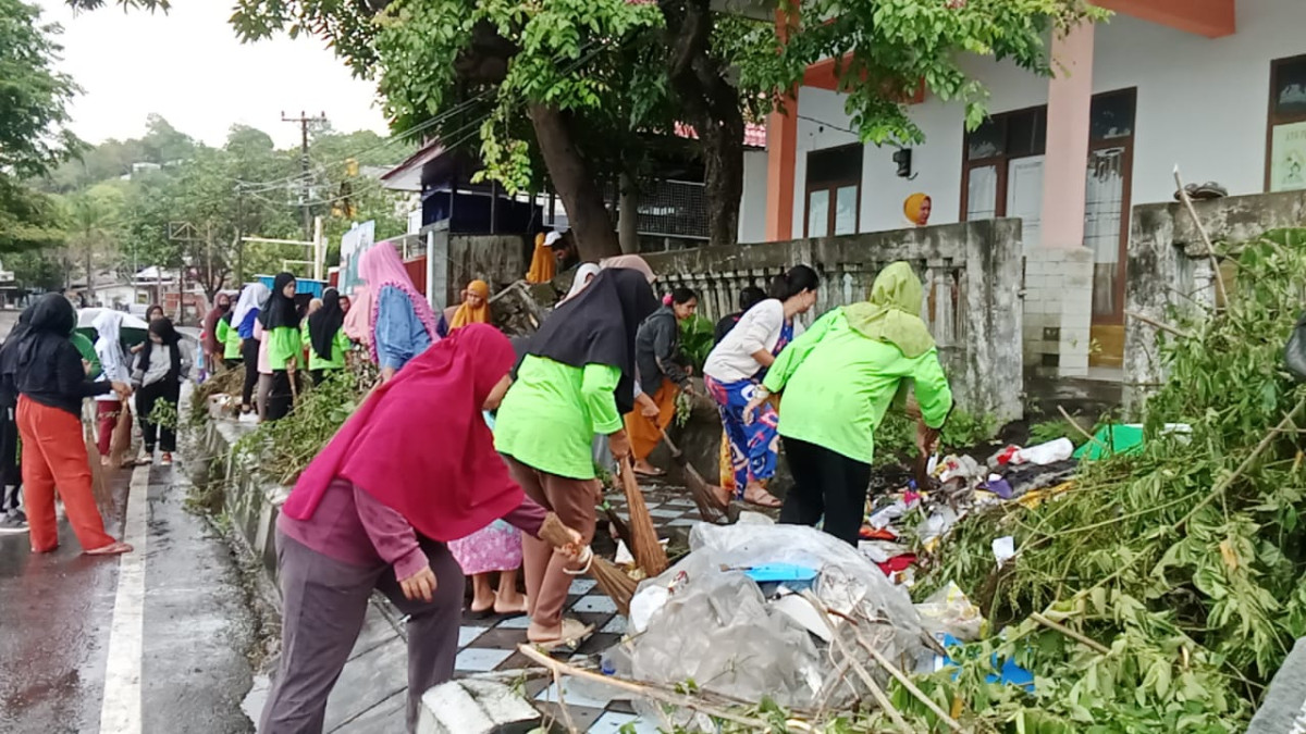 Kegiatan Kerja Bakti (Jum'at Peduli)