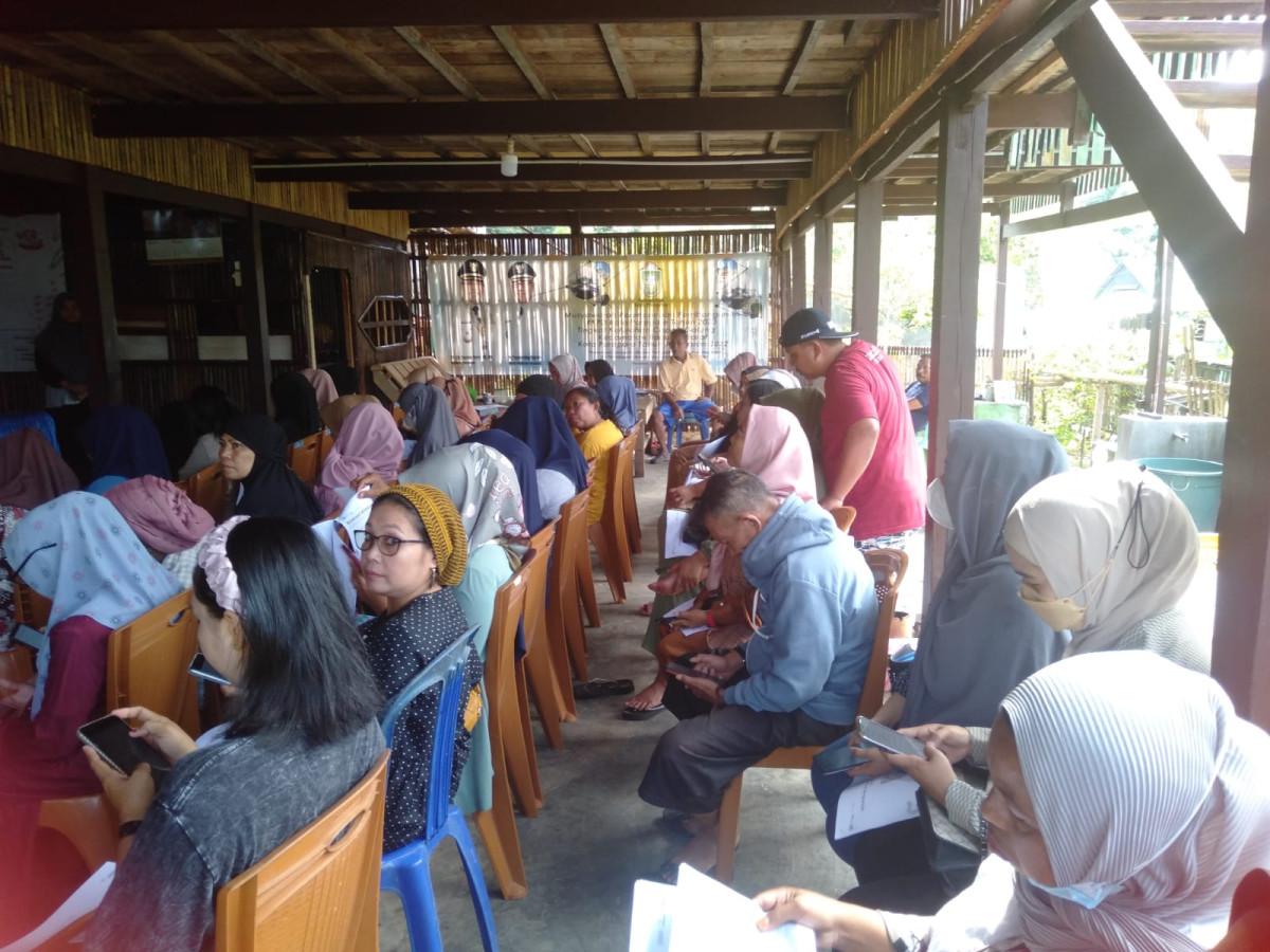 Literasi Keuangan yang dihadiri oleh Pihak Pengelola PNM "Mekar" bersama dengan Lurah Cappa Galung, Pengurus Kam. KB dan warga masyarakat sekitar RW 02 dan RW 03