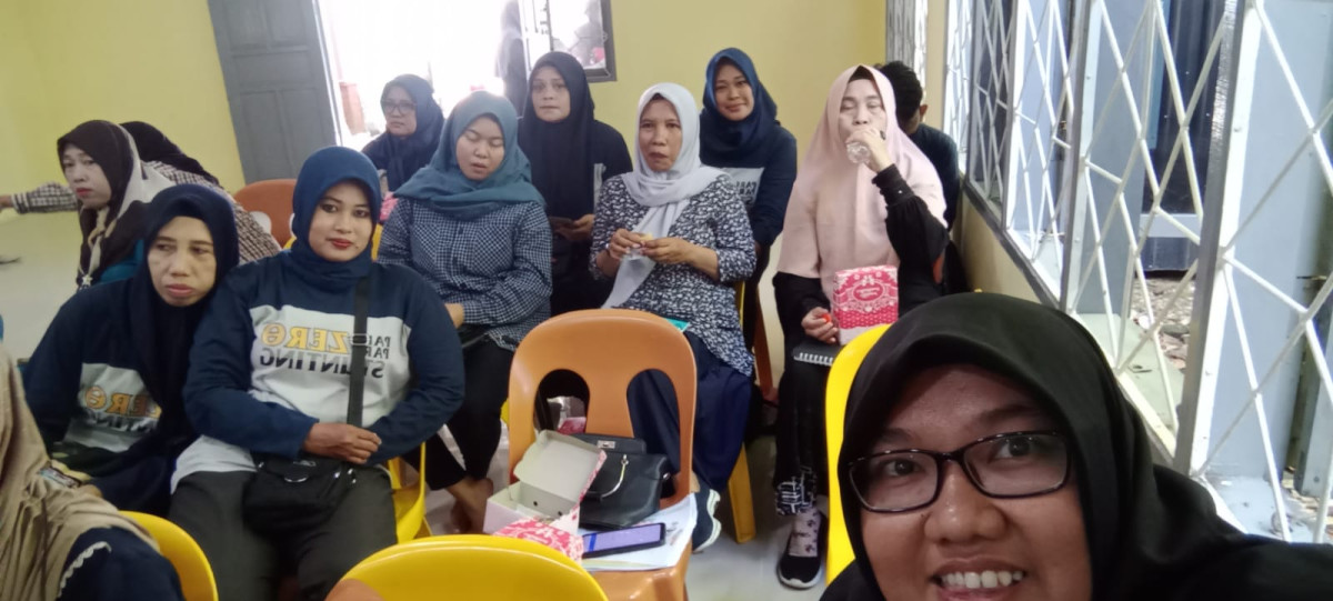 Mengikuti Orientasi TPK yang dihadiri oleh Camat Bacukiki Barat, Pihak Kelurahan se-Bacukiki Barat, Kepala Puskesmas Lumpue, Perwakilan BKKBN, kader Posyandu dan Pengurus Kamp. KB se-kecamatan Bacukiki Barat