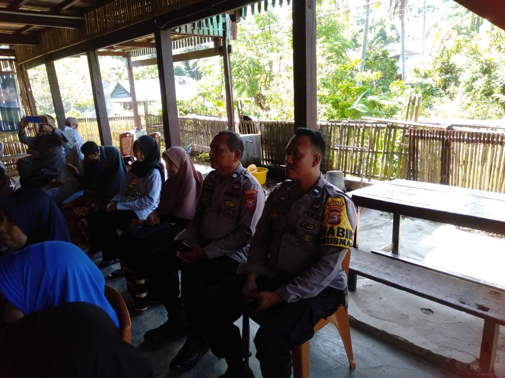 Sosialisasi dan Edukasi Curhat Jum'at yang dilaksanakan oleh Kaplosek Bacukiki beserta Jajarannya, Lurah, Ketua LPMK, Babinkamtibmas, Ketua RT/RW se-kelurahan Cappa Galung, dan Pengurus Kamp. KB "Geddongnge"