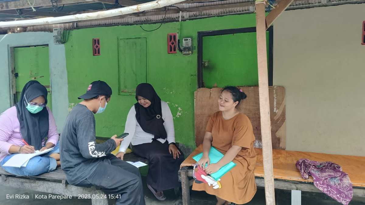 Melakukan Pendampingan TPK Stunting yang dihadiri oleh Bidan Kelurahan, Kader TPK Stunting, Kader Kamp. KB "Geddongnge" beserta warga