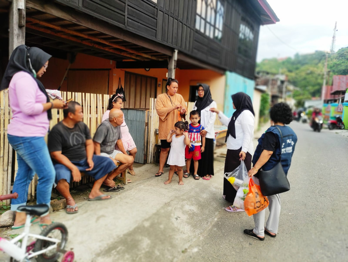 Melaksanakan Pemeriksaan dan Pemberantasan Sarang Nyamuk