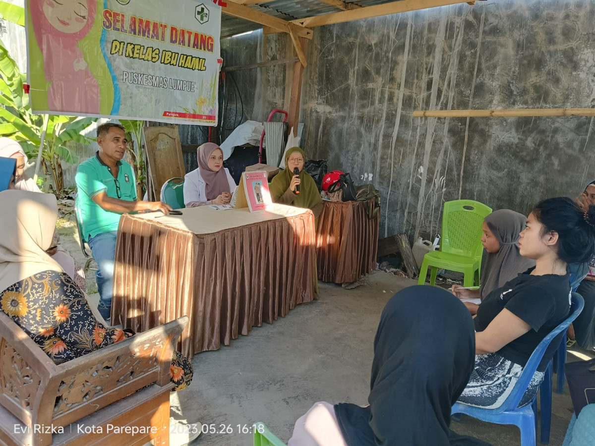 Melaksanakan Kelas Ibu Hamil (Bumil)