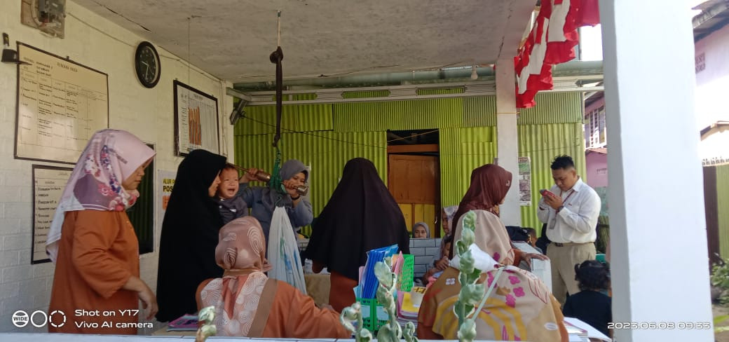 Melaksanakan Kegiatan Posyandu