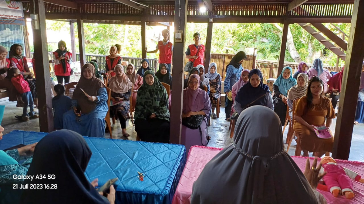 Melaksanakan Kelas Ibu Hamil yang dihadiri oleh Tenaga Kesehatan UPTD Puskesmas Lumpue, Bidan Kelurahan, Ketua TP. PKK Cappa Galung, Kader Posyandu, Kader Kamp. KB "Geddongnge", Mahasiswa KKN Tematik UNHAS dan para Ibu Hamil