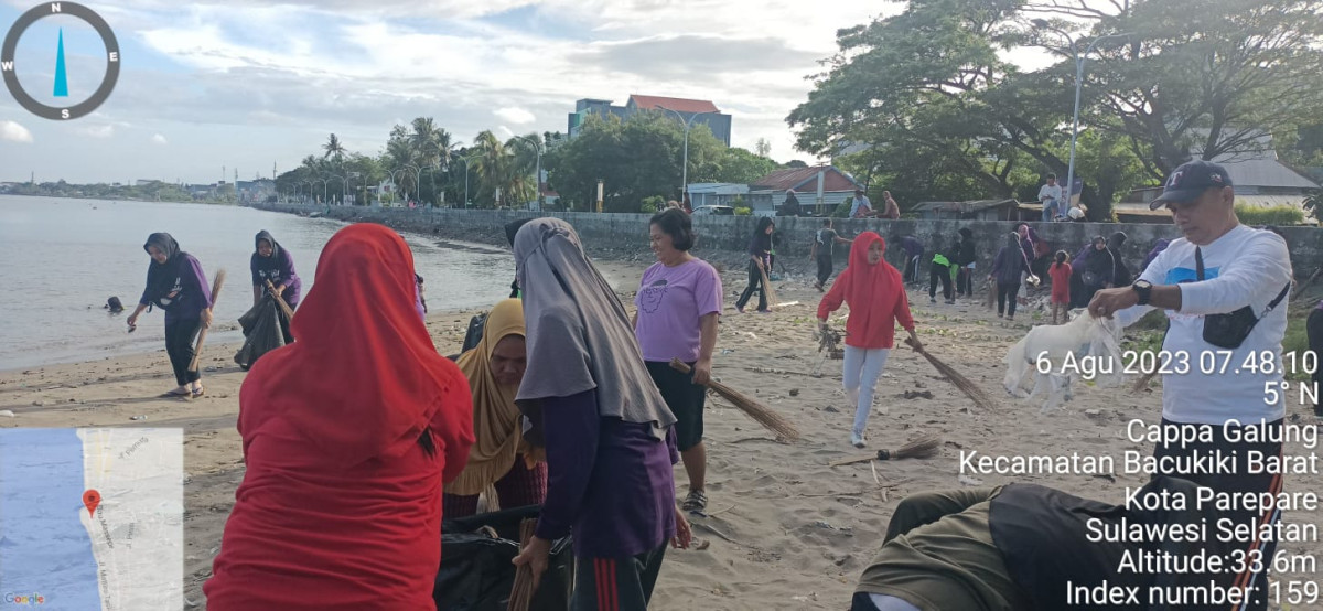 Melaksanakan Kegiatan Kerja Bakti