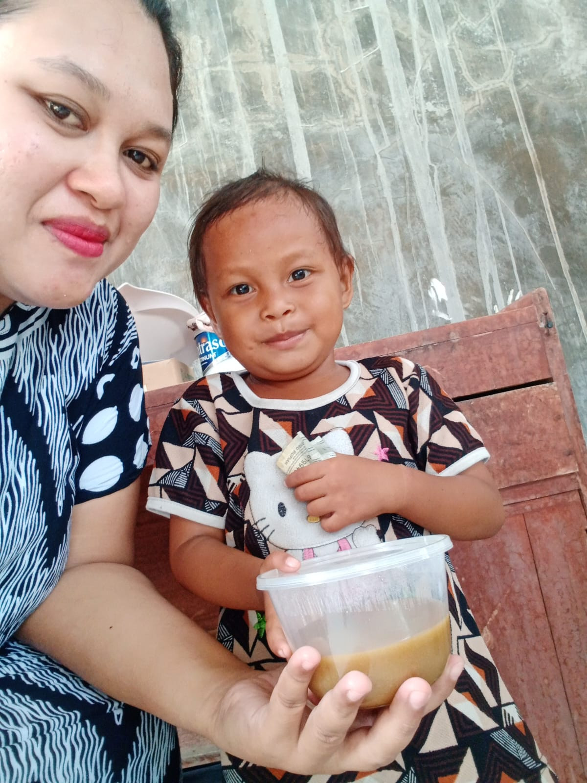 Melaksanakan DASHAT kepada Bumil KEK dan Baduta/Balita Berisiko & Stunting di Wilayah RT 01 RW 05 oleh Kader Posyandu Cenderawasih 5, OPD KB Cappa Galung, Pengurus Kamp. KB "Geddongnge"