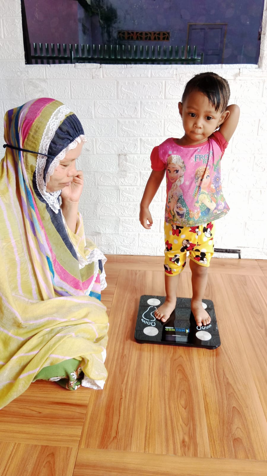 Melaksanakan DASHAT kepada Bumil KEK dan Baduta/Balita Berisiko & Stunting di Wilayah RT 03 RW 03 oleh Kader Posyandu Cenderawasih 5, TP. PKK Cappa Galung, OPD KB Cappa Galung, Pengurus Kamp. KB "Geddongnge"