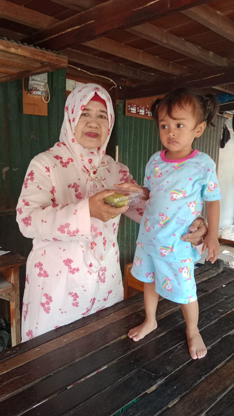 Melaksanakan DASHAT kepada Bumil KEK dan Baduta/Balita Berisiko & Stunting di Wilayah RT 03 RW 03 oleh Kader Posyandu Cenderawasih 5, TP. PKK Cappa Galung, OPD KB Cappa Galung, Pengurus Kamp. KB "Geddongnge"