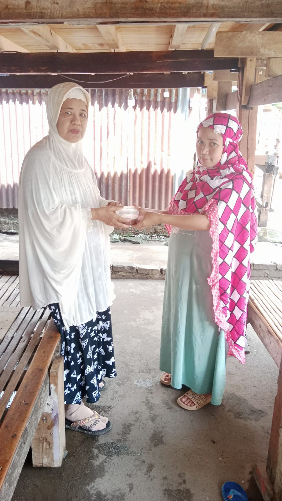 Melaksanakan DASHAT kepada Bumil KEK dan Baduta/Balita Berisiko & Stunting di Wilayah RT 03 RW 03 oleh Kader Posyandu Cenderawasih 5, TP. PKK Cappa Galung, OPD KB Cappa Galung, Pengurus Kamp. KB "Geddongnge"