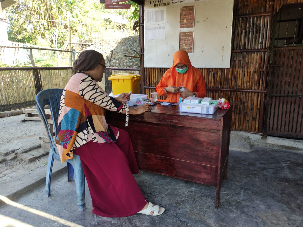 Melaksanakan Call Centre 112 di Jln. Keterampilan RT 01 RW 02 oleh Tenaga Medis UPTD Puskesmas Lumpue bersama kader Kamp. KB "Geddongnge" dan warga sekitar RW 02