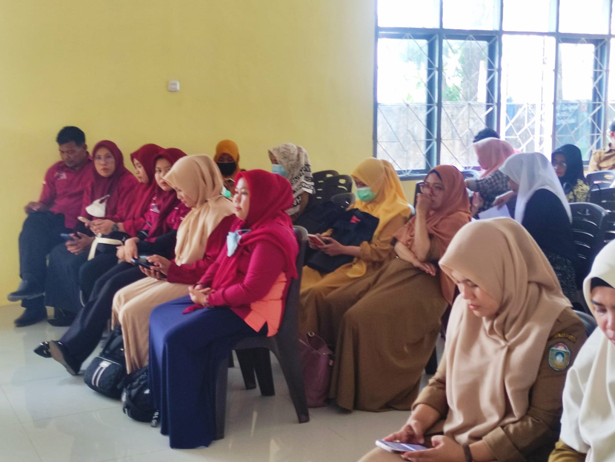 Mengikuti Sosialisasi Penggunaan Aplikasi INZTING oleh Kabid Pengendalian Penduduk BKKBN kota Parepare, OPD KB se-kota Parepare, Tenaga kesehatan , Kader TPK, beserta Kader Kampung KB se-kota Parepare