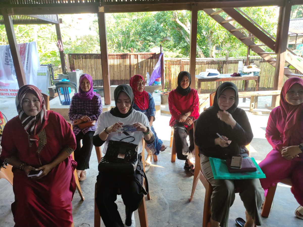 Sosialisasi Rumah Dataku yang dilakukan di Jln. Keterampilan RT 01 RW 02 oleh OPD KB Cappa Galung, Kasi Kesra Cappa Galung, Ketua Rumah Dataku, ketua KK Kartini, BABINKAMTIBMAS, BABINSA, dan para pengurus rumah Dataku dan Kamp. KB "Geddongnge"