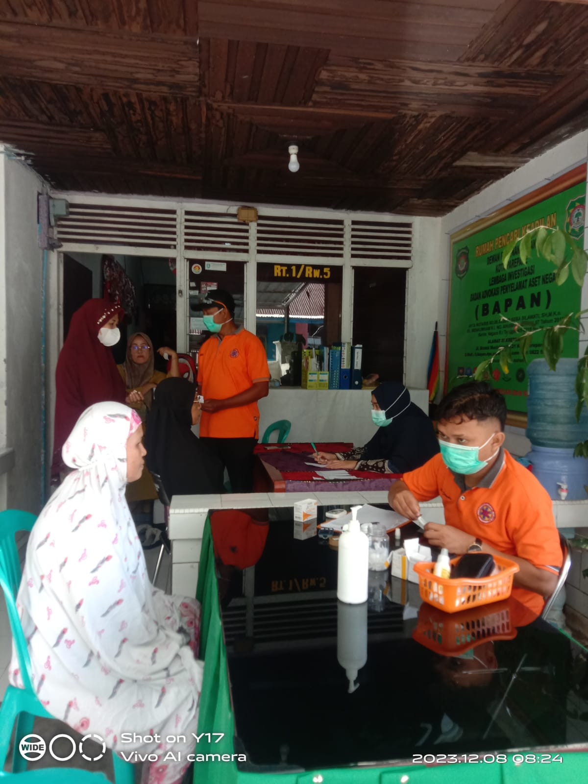 Melaksanakan Call Centre 112 di Jln. Keterampilan RT 01 RW 05 oleh Tenaga Medis UPTD Puskesmas Lumpue bersama kader Kamp. KB "Geddongnge" dan warga sekitar RW 05