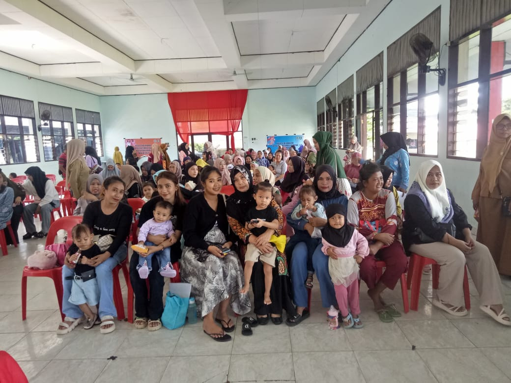 Mengikuti Kegiatan Pencanangan Penanganan Stunting Makan Telur dihadiri oleh Jajaran Lingkup Pemkot Parepare, Ketua DPRD parepare, Jajaran TNI/Polri, Tenaga Kesehatan, Penyuluh KB, Pengurus Kamp. KB dan Ibu Hamil serta Baduta/Balita Stunting