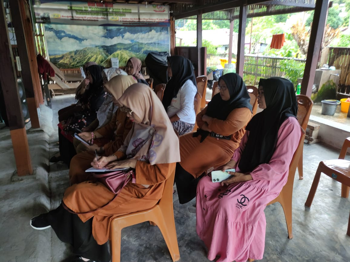 Mengikuti Pelatihan Pembuatan PMT Lokal yang dihadiri oleh Kasi Kesra, Kepala UPTD Puskesmas Lumpue, Koordinator Gizi, Ketua PKK Cappa Galung, Bidan Kelurahan, Kader Rumah Gizi dan Kamp. KB "Geddongnge"