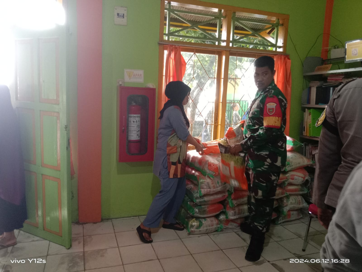 Monitoring Pembagian CBP yang dihadiri oleh Lurah, Babinsa, Babinkamtibmas, pihak Dinas Sosial, Dinas Perdagangan, Kader Kamp. KB "Geddongnge" beserta warga masyarakat