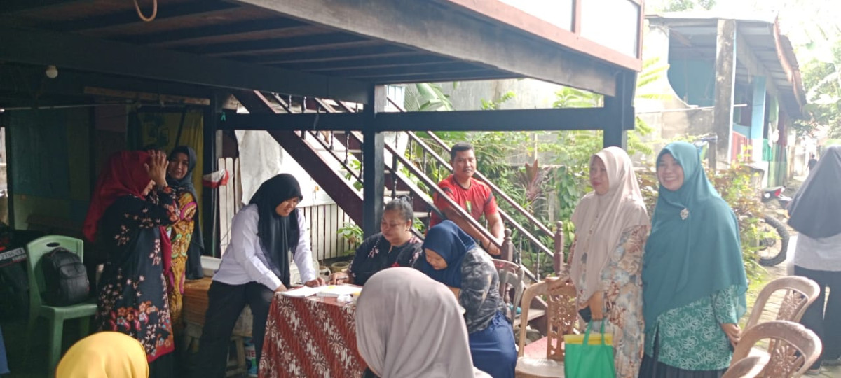 Mengikuti Kegiatan Posyandu