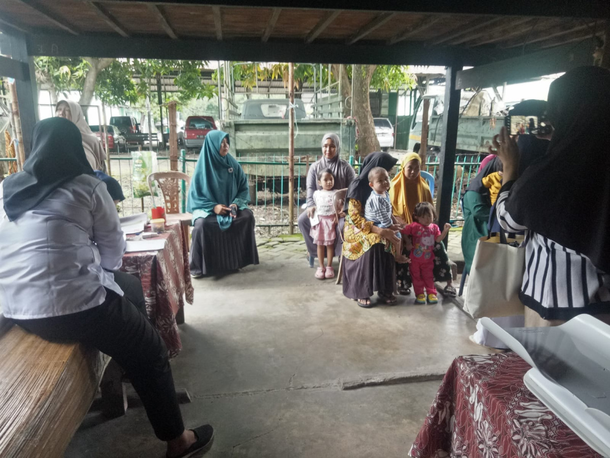 Monitoring Kegiatan Posyandu Cenderawasih 4 yang dihadiri oleh Ketua TP. PKK, Tenaga Kesehatan UPTD Puskesmas Lumpue, Ketua RT dan RW 03, Kader Posyandu,  OPD KB Cappa Galung dan Pengurus Kamp. KB "Geddongnge" beserta warga masyarakat