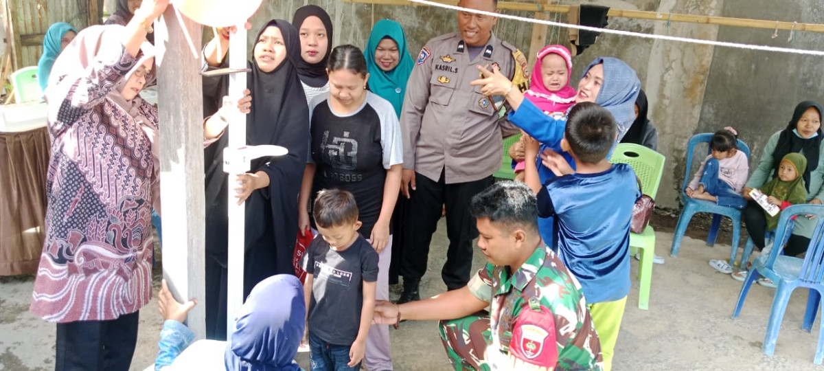 Monitoring Kegiatan Posyandu Cenderawasih 6 yang dihadiri oleh Ketua TP. PKK, Tenaga Kesehatan UPTD Puskesmas Lumpue, Ketua RT dan RW 05, Kader Posyandu,  OPD KB Cappa Galung dan Pengurus Kamp. KB "Geddongnge" beserta warga masyarakat